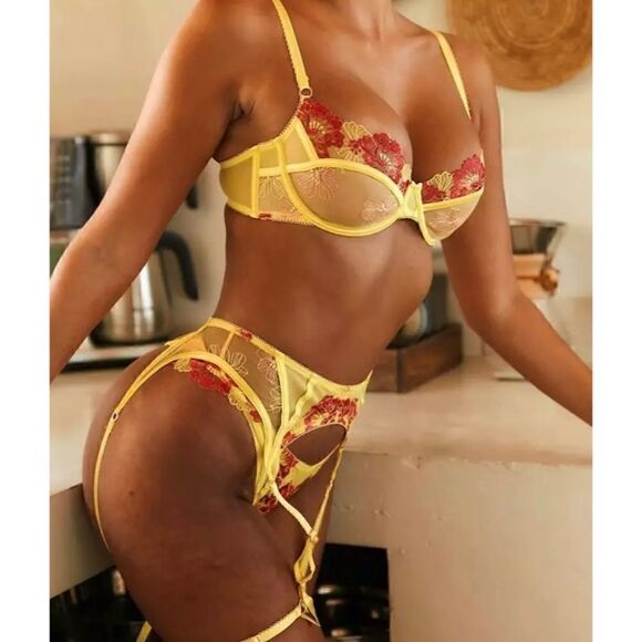 Sexy Sheer Floral Embroidered Lingerie Set - Picture 2 of 16